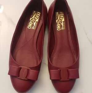 Salvatore ferragamo varina size 6